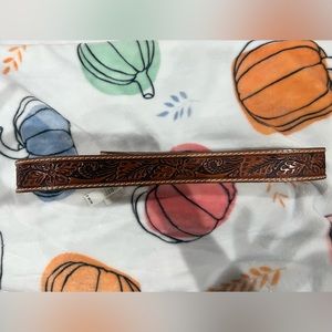 NWT Tony Lama genuine leather men’s belt without buckle